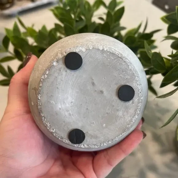 (2) Faux plants - Picture 9 of 9